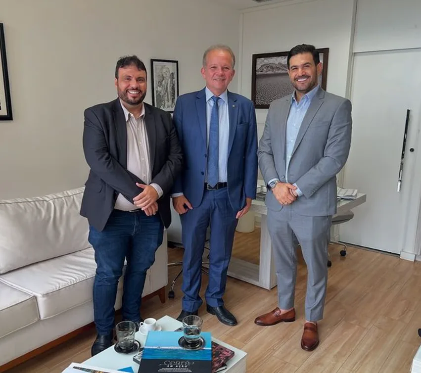 Prefeito de Jaguaribe discute projetos estruturantes em Brasília