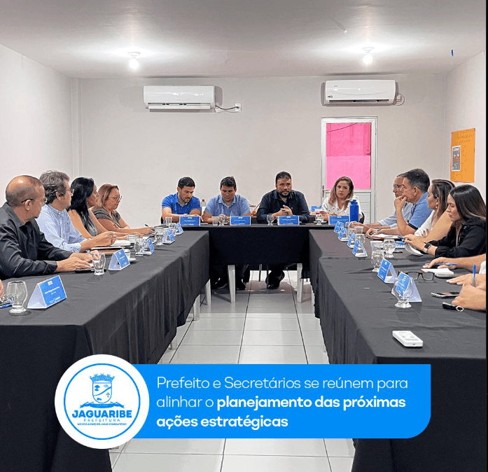 Prefeito Alexandre Alinha Metas e Estratégias para 2025 em Reunião com Secretários Municipais