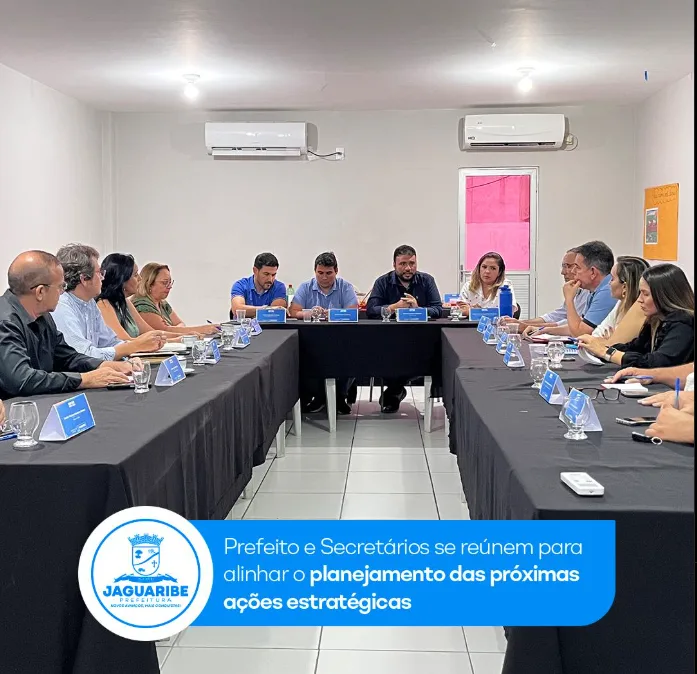 Prefeito Alexandre Alinha Metas e Estratégias para 2025 em Reunião com Secretários Municipais