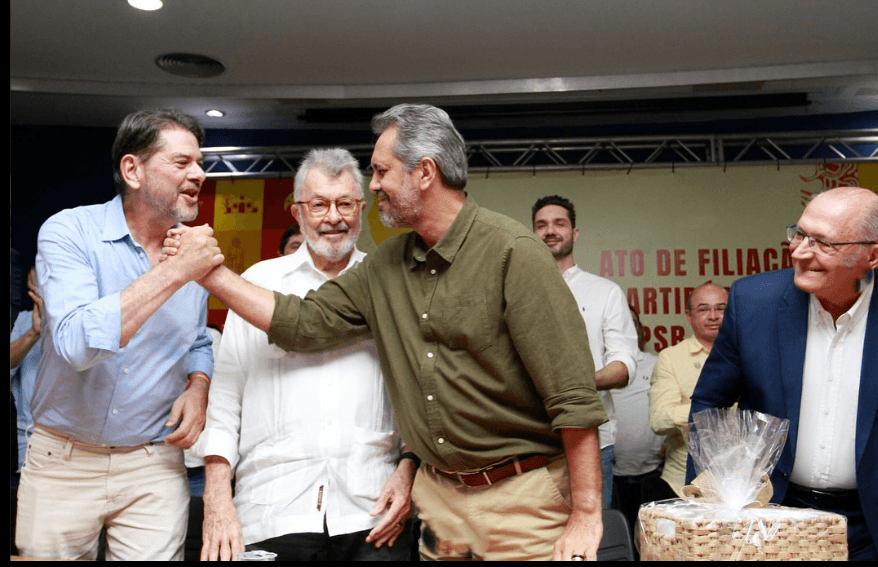 Elmano de Freitas, Cid Gomes e Geraldo Alckmin celebram filiação de deputados estaduais ao PSB e reforçam compromisso com desenvolvimento do Ceará