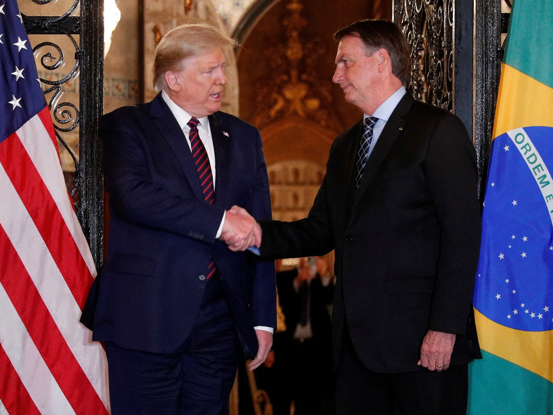 Trump volta a defender Bolsonaro e pressiona diplomacia dos EUA com críticas ao Judiciário brasileiro