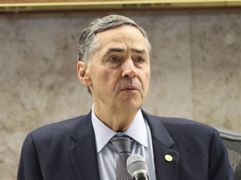 Barroso se despede da presidência do STF em sua última sessão plenária