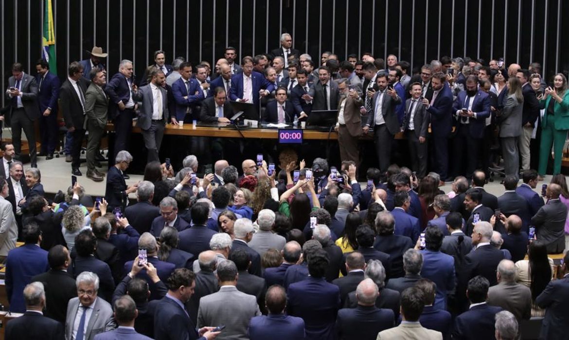 PEC da Blindagem provoca onda de protestos em 33 cidades e expõe crise política no Congresso Nacional